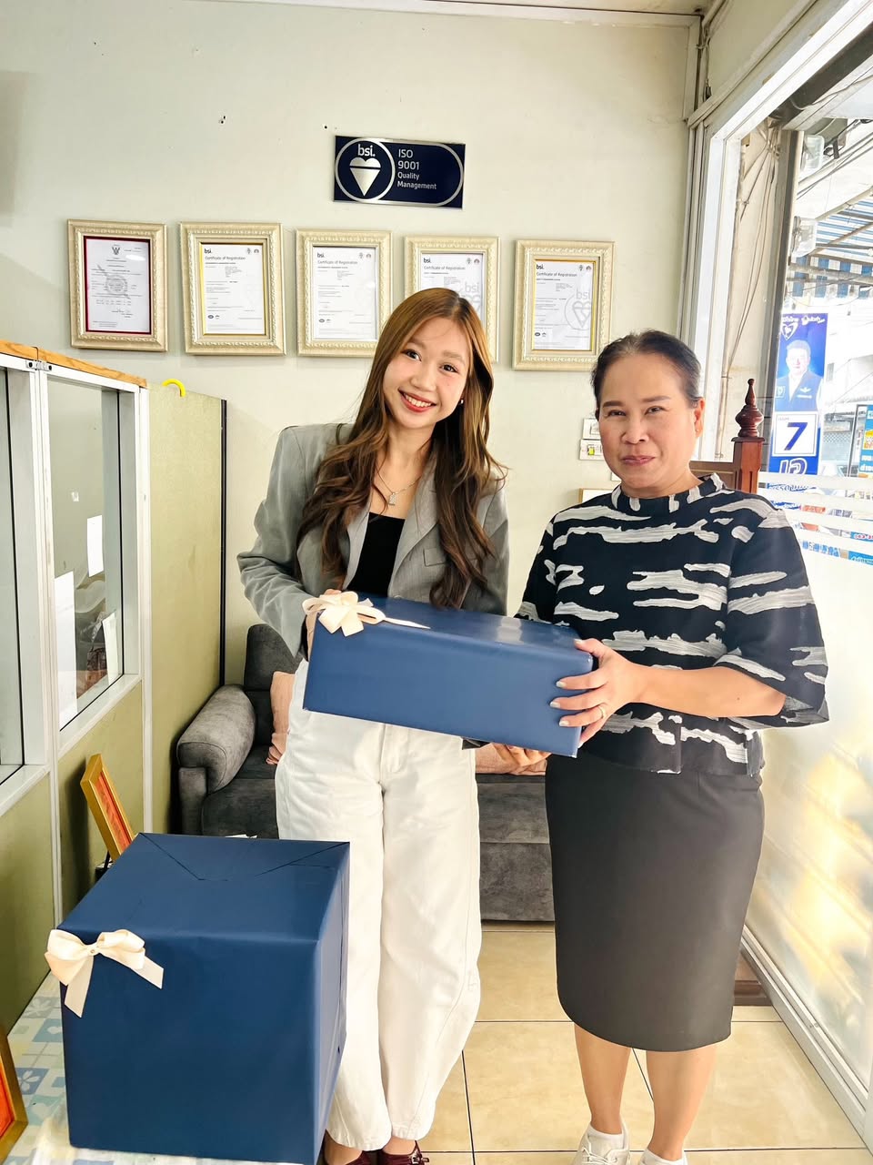 Delivery Happiness — ส่งมอบของขวัญปีใหม่แทนคำขอบคุณลูกค้า